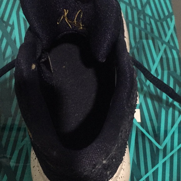 Nike Girl Sneaker Size12 - Picture 7 of 10